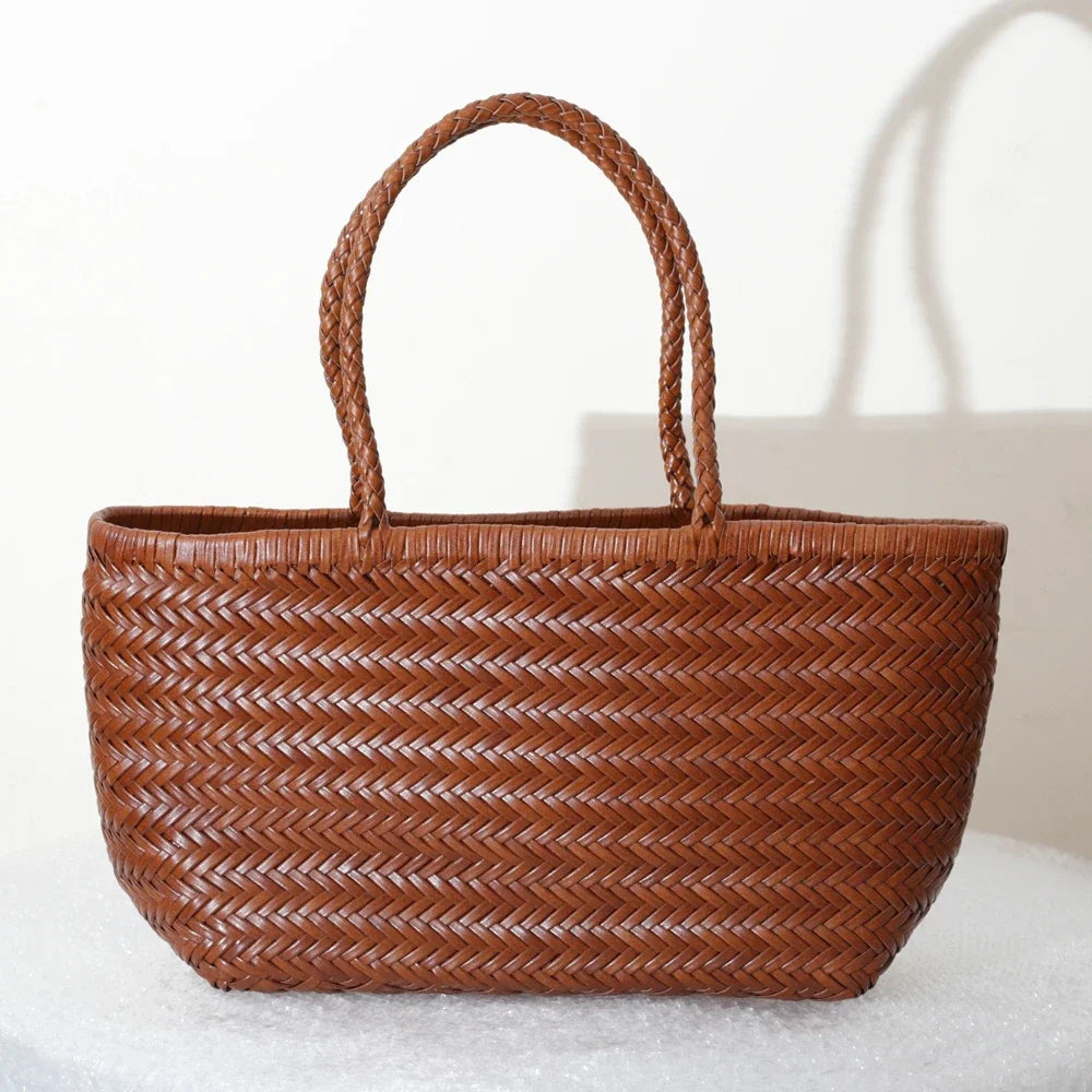 sac cabas en cuir de vachette tressé à la main.