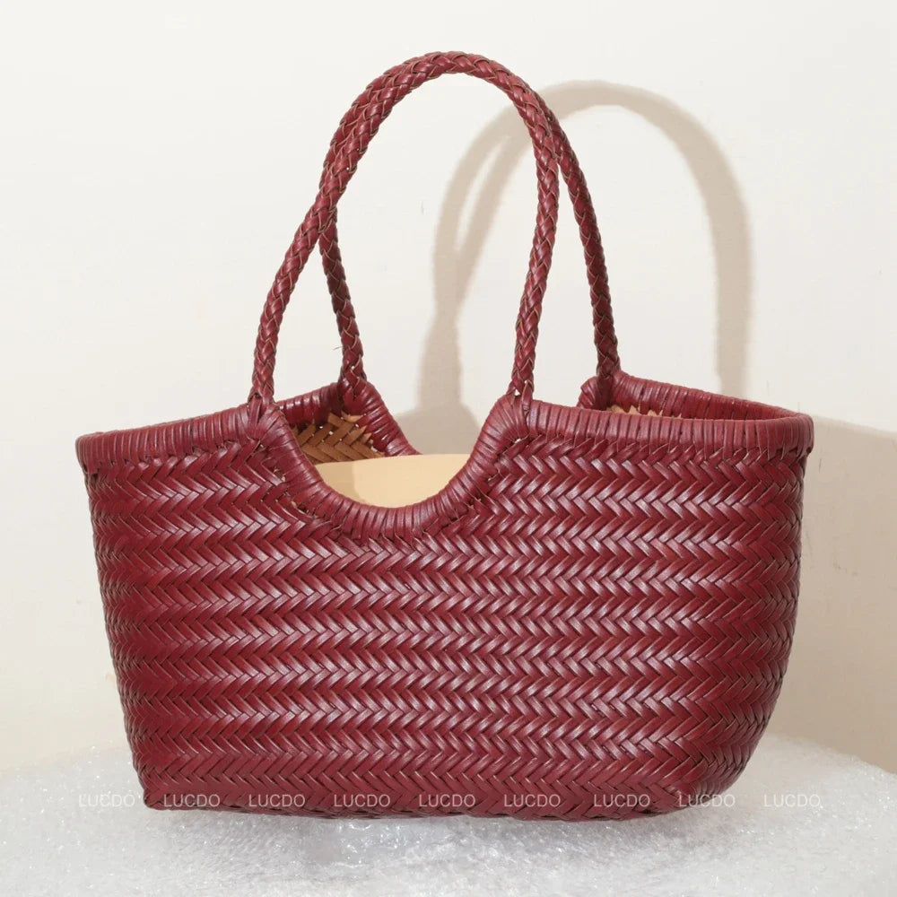 sac cabas en cuir de vachette tressé à la main.