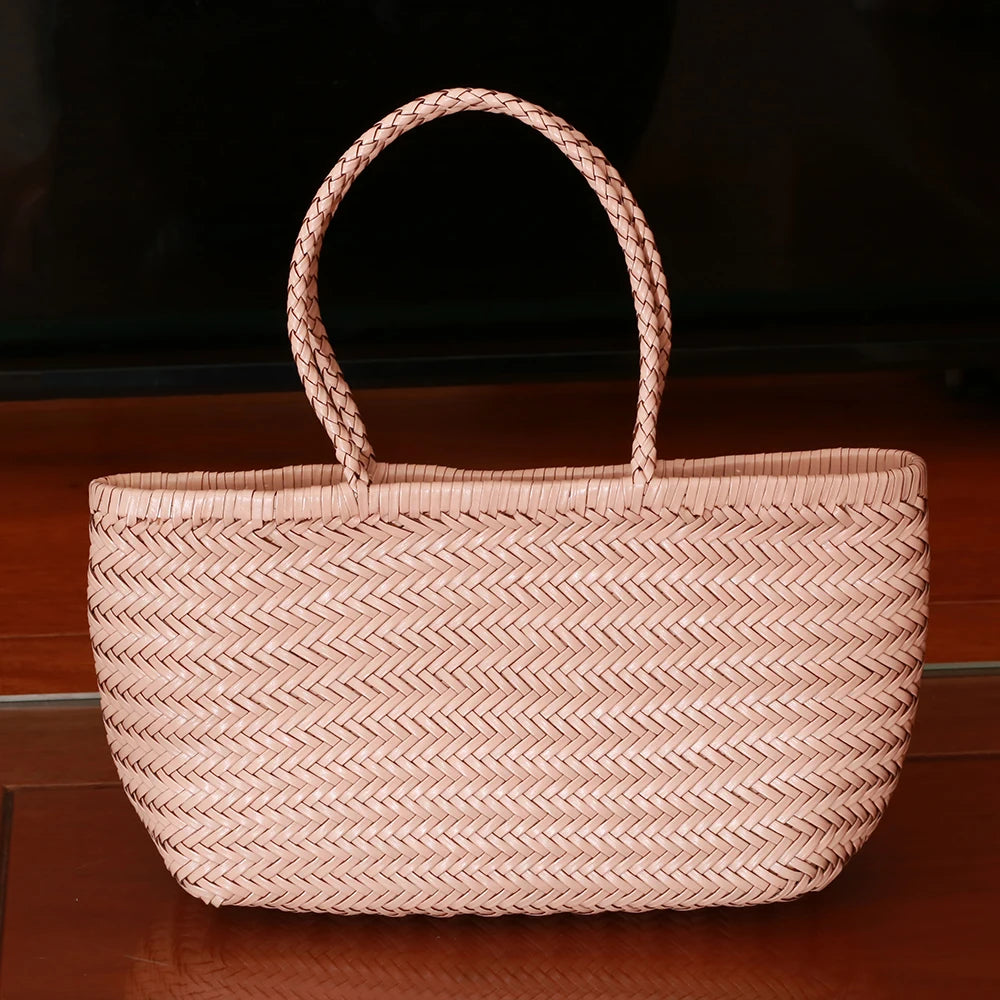 sac cabas en cuir de vachette tressé à la main.
