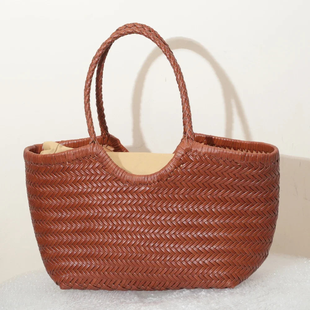sac cabas en cuir de vachette tressé à la main.