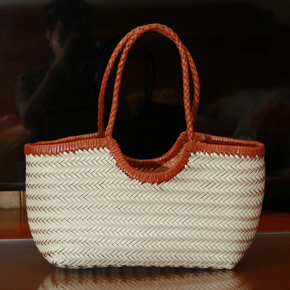 sac cabas en cuir de vachette tressé à la main.