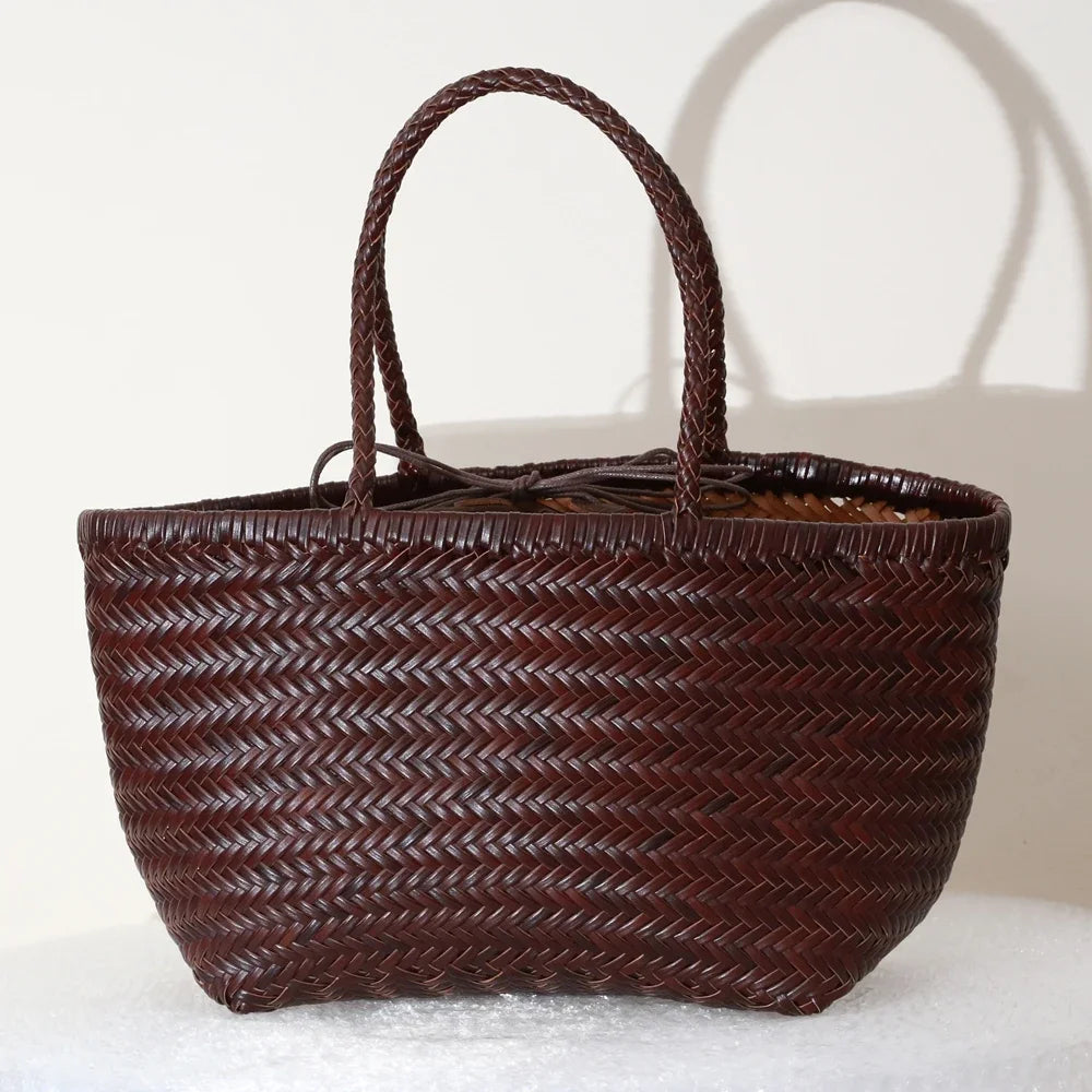 sac cabas en cuir de vachette tressé à la main.