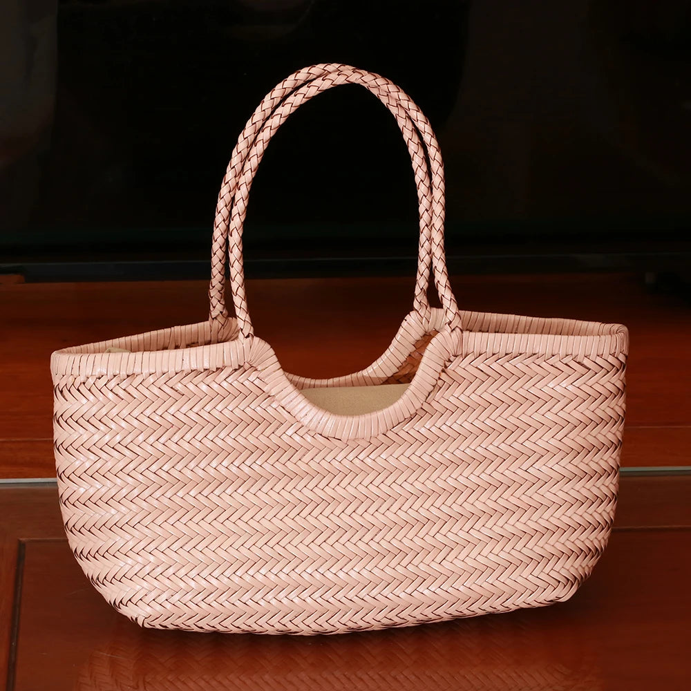 sac cabas en cuir de vachette tressé à la main.