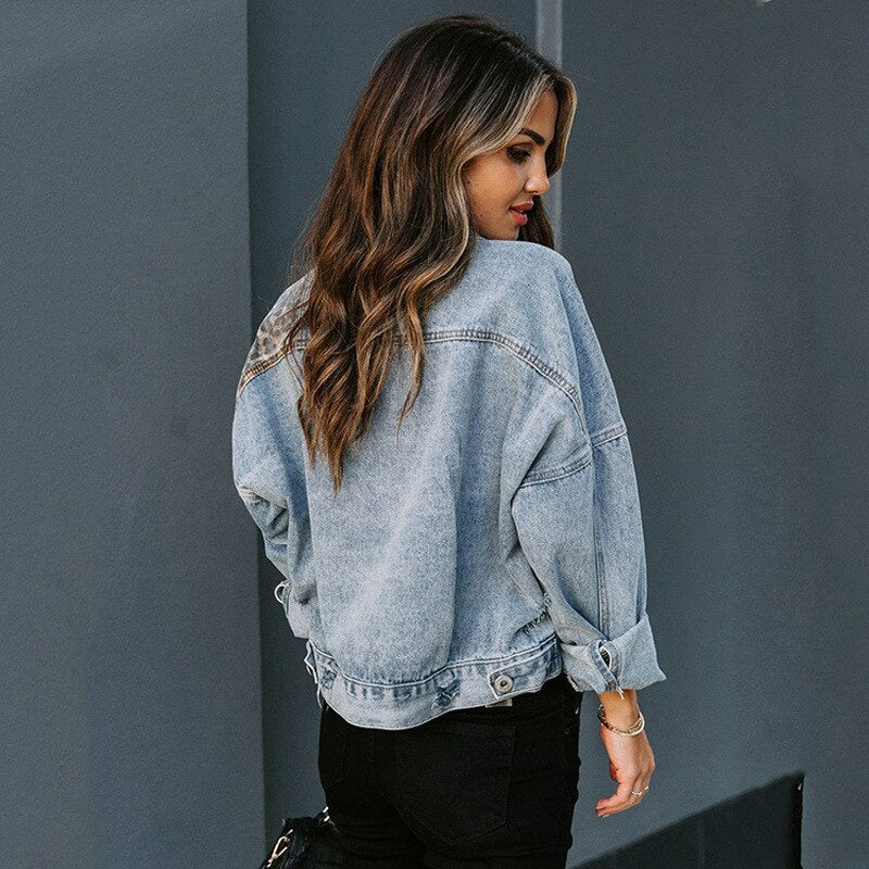 Veste en Jean Femme – Détail Léopard & Style Déchiré