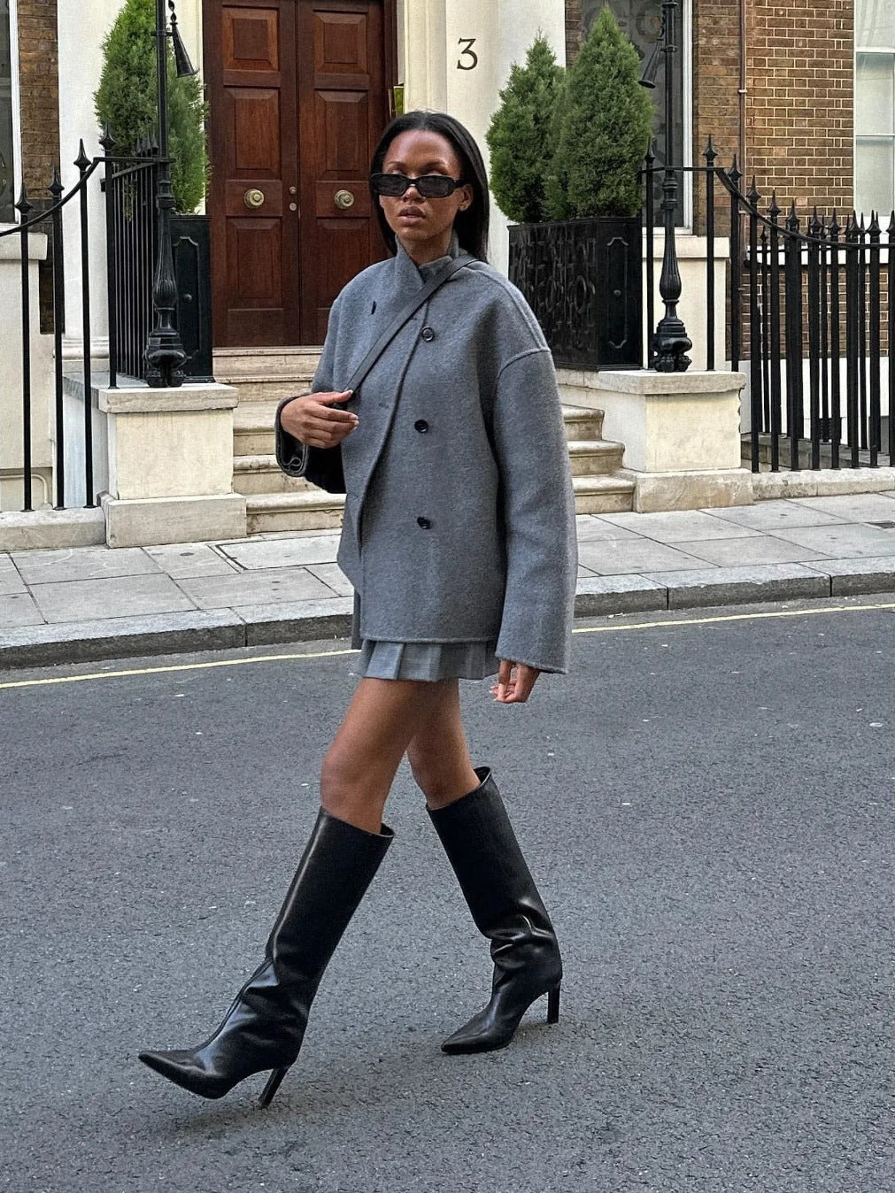 Manteau Court "British Chic" : Double Boutonnage et Élégance Décontractée - Paris Aura