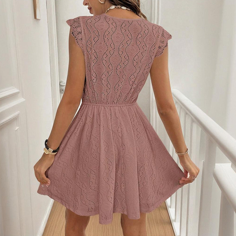 Robe d’Été Sexy & Chic – Col V, Manches Courtes Dentelle, Silhouette Sculptée - Paris Aura
