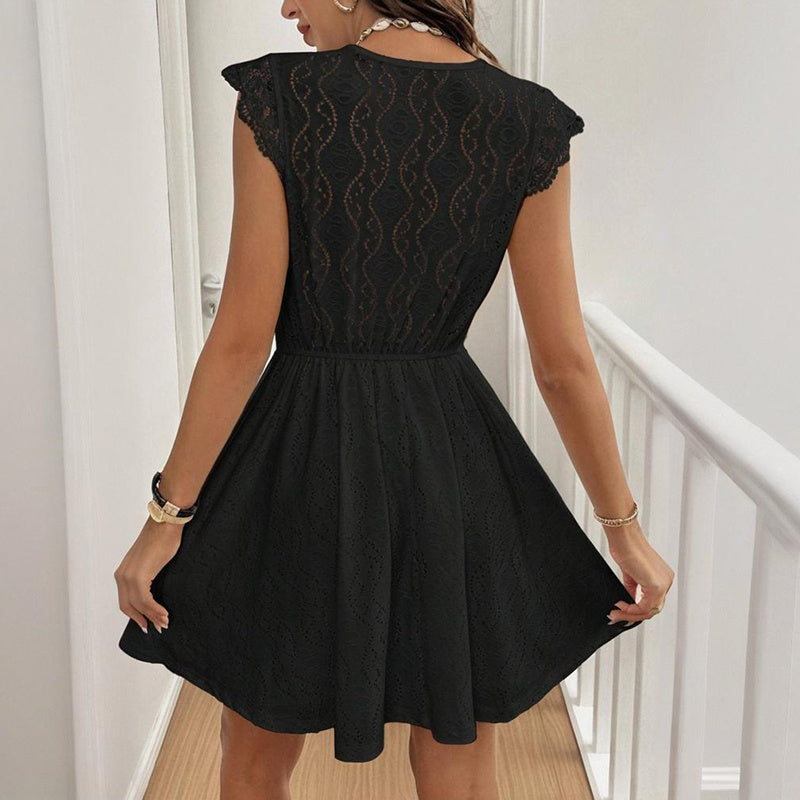 Robe d’Été Sexy & Chic – Col V, Manches Courtes Dentelle, Silhouette Sculptée - Paris Aura