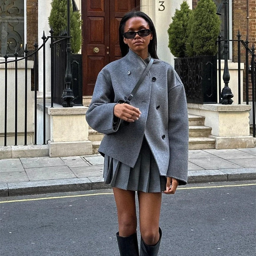 Manteau Court "British Chic" : Double Boutonnage et Élégance Décontractée - Paris Aura