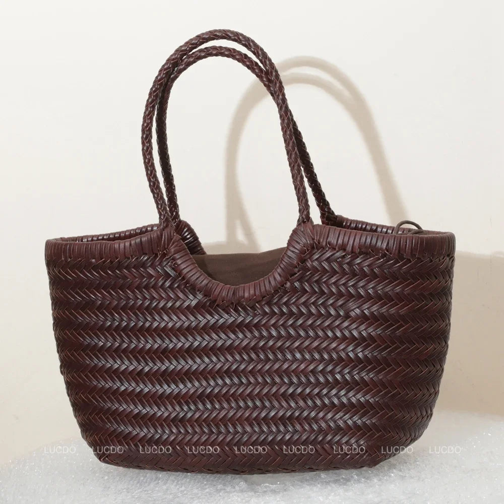 sac cabas en cuir de vachette tressé à la main.