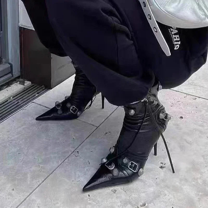 Cléa – Bottines Pointues à Talon Fin Style Goth Chic - Paris Aura