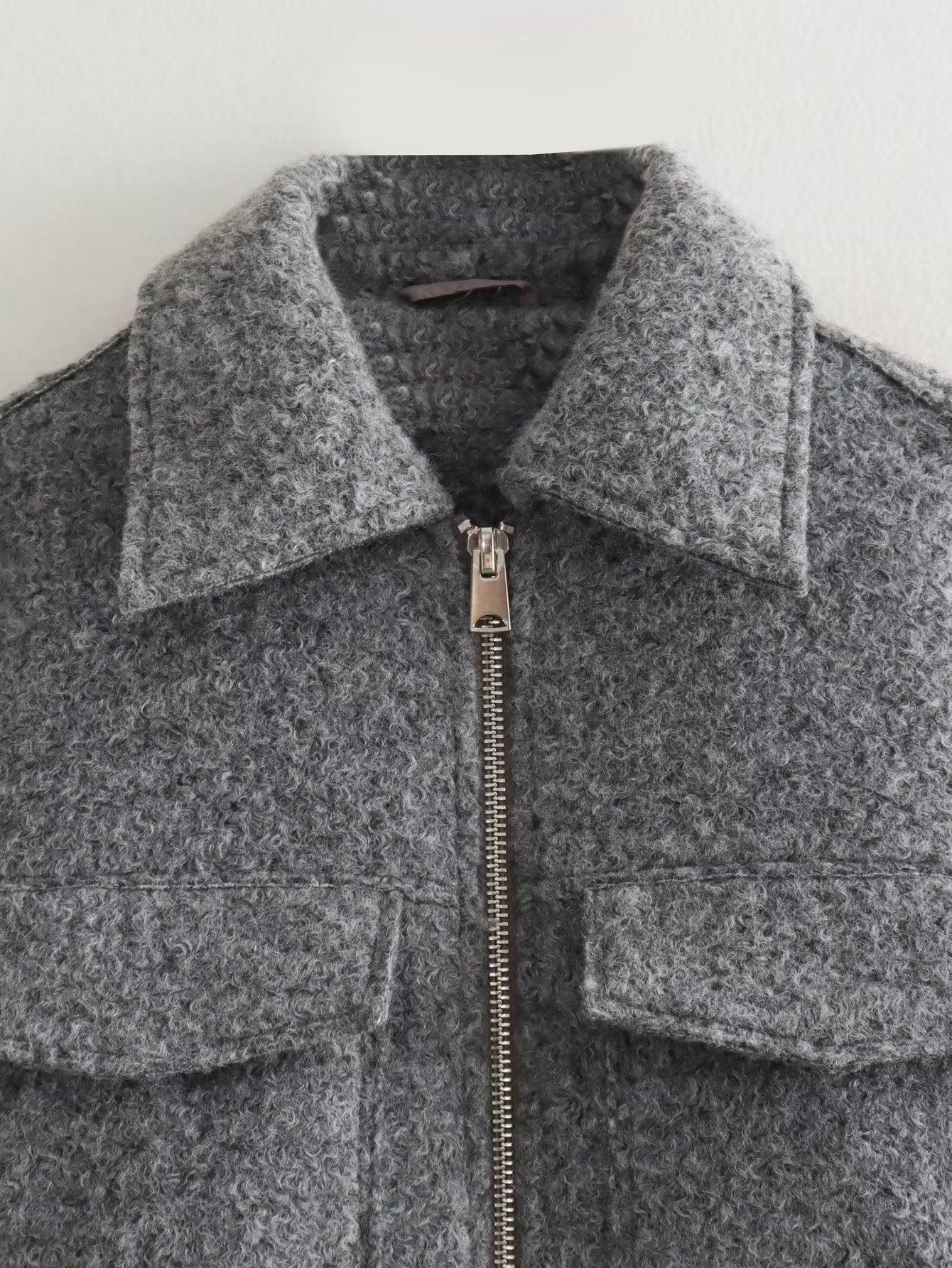 Veste Courte "Polo Chic" : Laine et Perles pour l'Automne-Hiver - Paris Aura