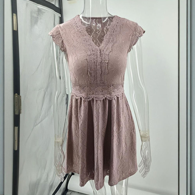 Robe d’Été Sexy & Chic – Col V, Manches Courtes Dentelle, Silhouette Sculptée - Paris Aura